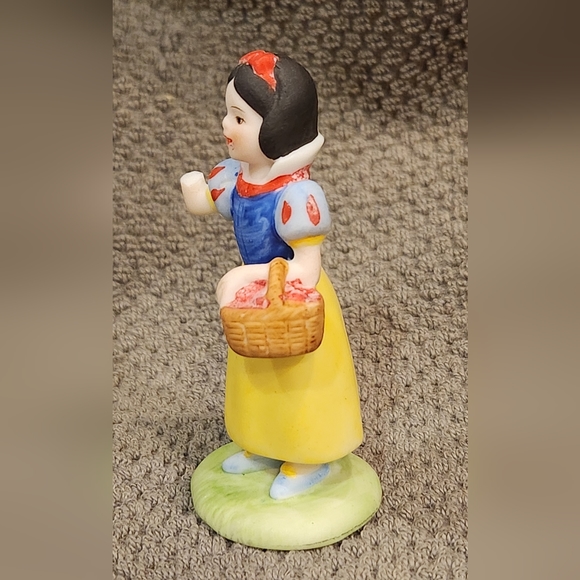 Vintage Disney figurine Snow White circa 1987 - Picture 2 of 8